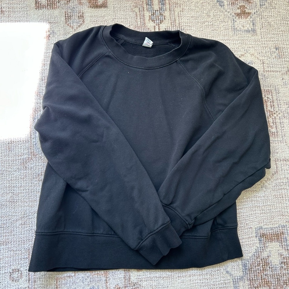 Old Navy Men's Classic Black Crewneck Sweater